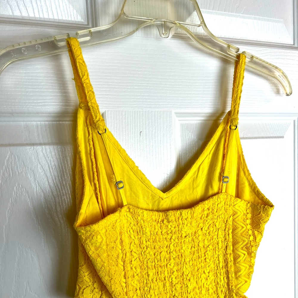 Yellow Lace Hollister Dress with Side Cut Outs - Picture 6 of 12